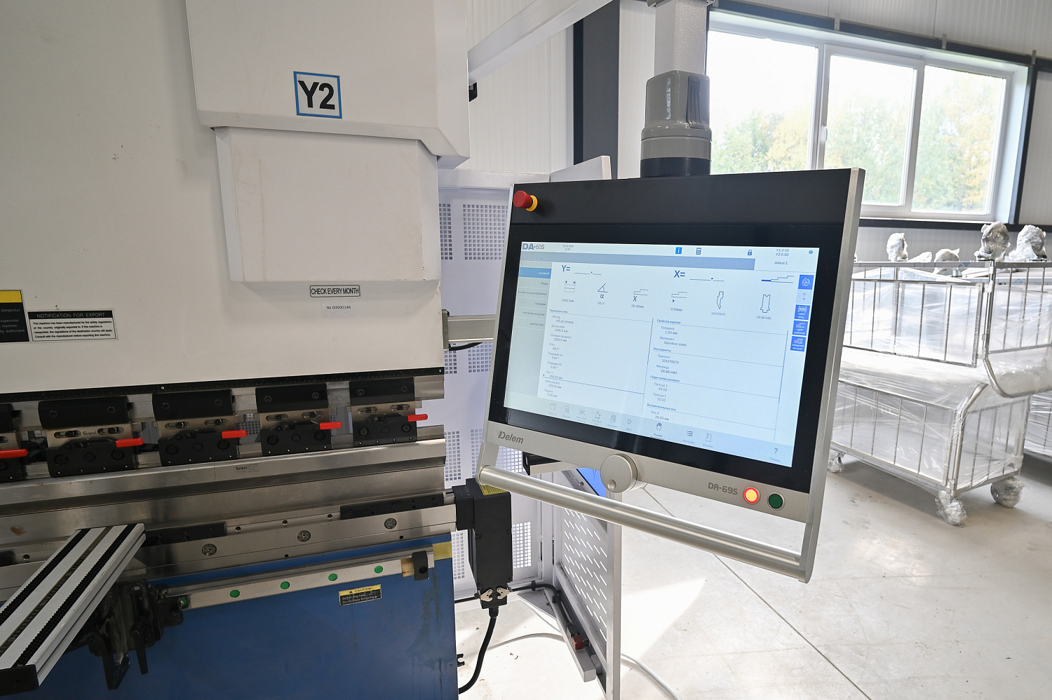 Листогиб Yawei PBC 110/3100 с ЧПУ Delem DA-69S в Логойске